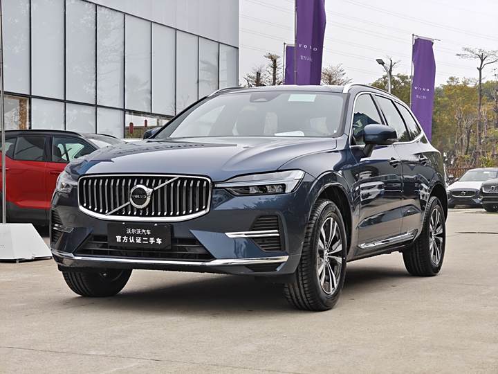 Volvo XC60 2023 Model Year B5 AWD Momentum Luxury Edition